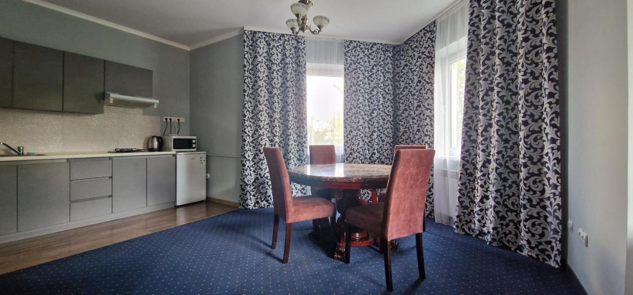 Aparthotel Chernivtsi Apartments 3*