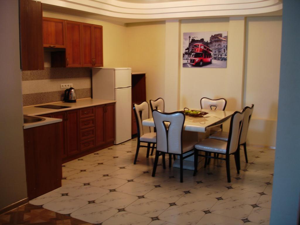 Chernivtsi Apartments מלון דירות